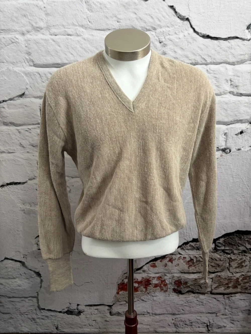 Vintage 70s/80s Izod Lacoste Wool Blend Beige V-Neck Sweater Beige Neutral‎